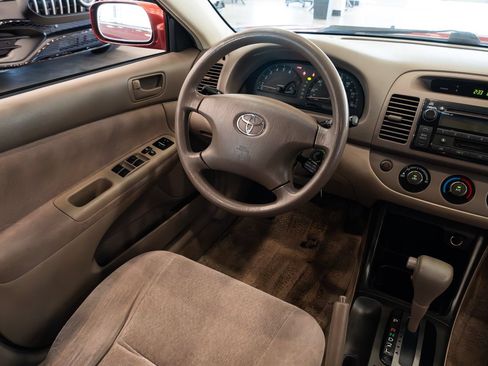 Used 2003 Toyota Camry LE w/ Preferred Accessory Pkg FWD image 10