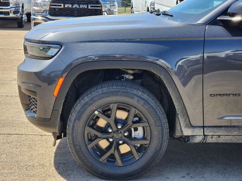 New 2025 Jeep Grand Cherokee L Altitude AWD/4WD image 8