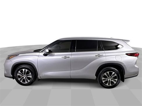 Used 2022 Toyota Highlander XLE image 5