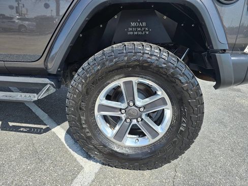 Used 2018 Jeep Wrangler Unlimited Sahara image 12