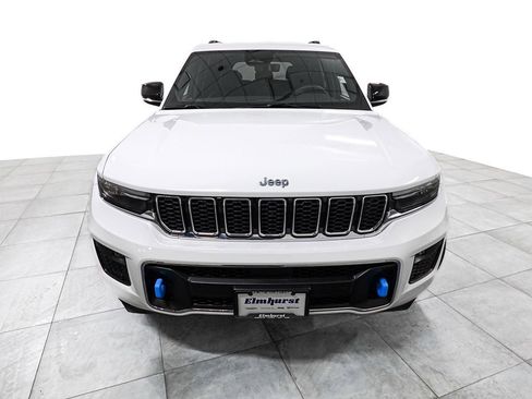 Used 2022 Jeep Grand Cherokee Overland w/ Luxury Tech Group IV AWD/4WD image 3