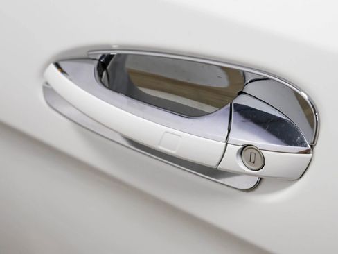 Used 2017 Mercedes-Benz GLS 550 4MATIC image 34