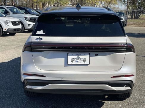 New 2026 Lincoln Nautilus Reserve image 4