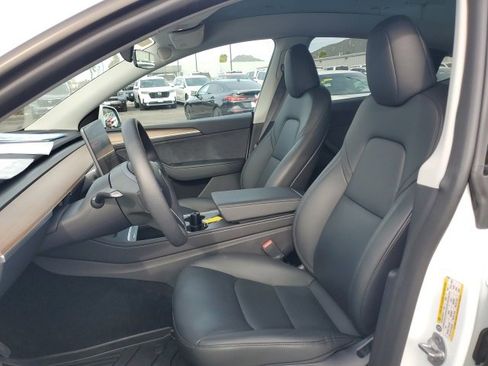 Used 2024 Tesla Model Y Long Range image 3