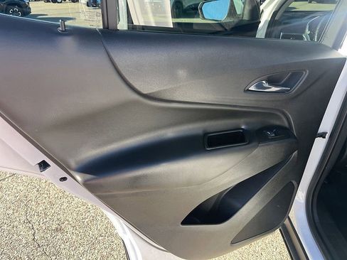 Used 2023 Chevrolet Equinox LT image 32