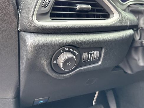 New 2025 Chrysler Pacifica Select image 14