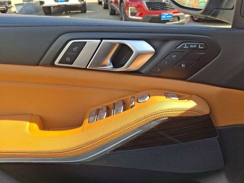 Used 2024 BMW X7 xDrive40i w/ Climate Comfort Package AWD/4WD image 12