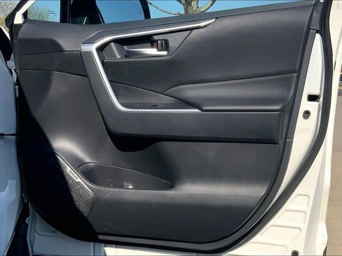 Used 2025 Toyota RAV4 XLE image 22
