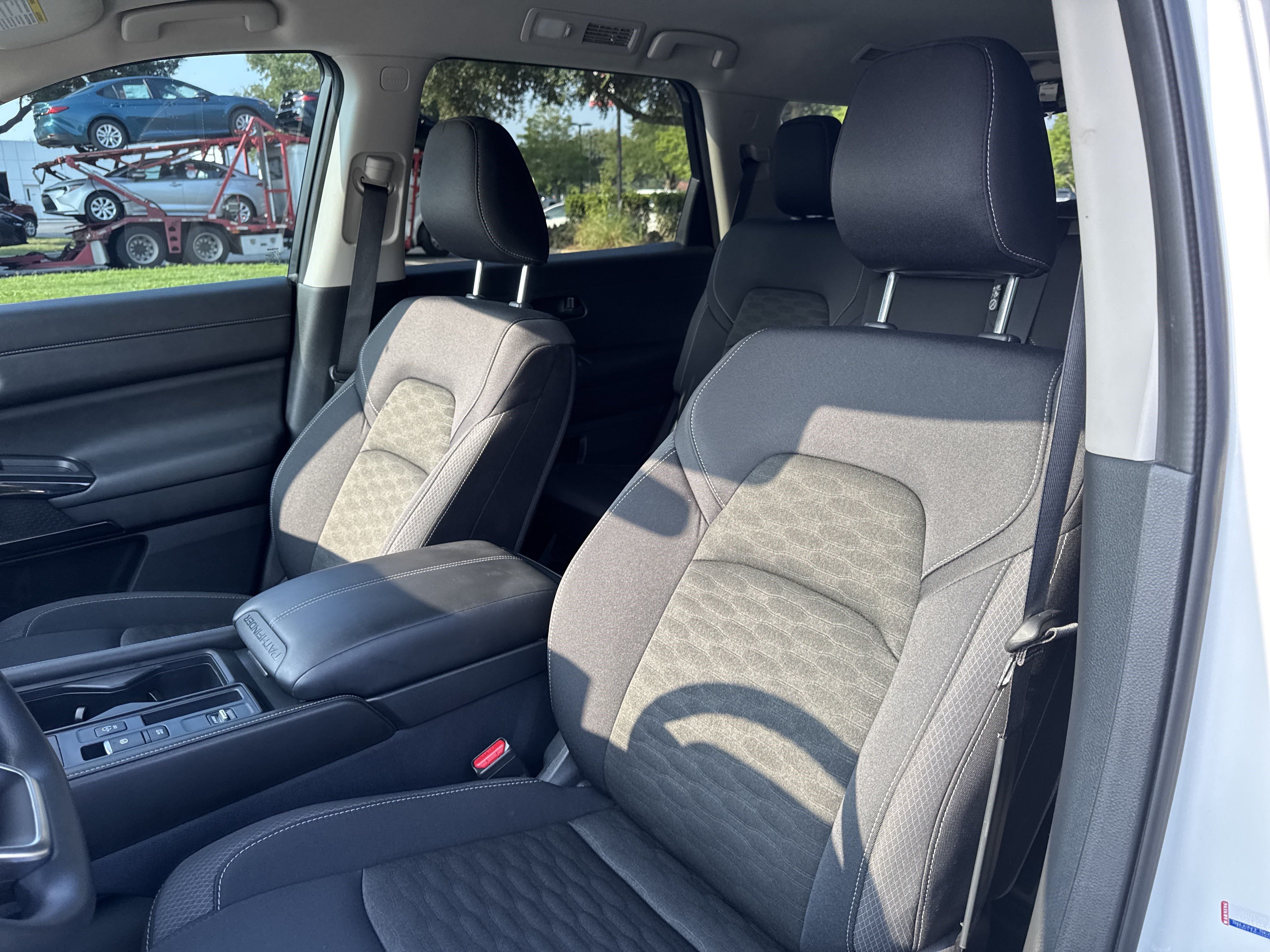 Used 2024 Nissan Pathfinder S FWD image 14