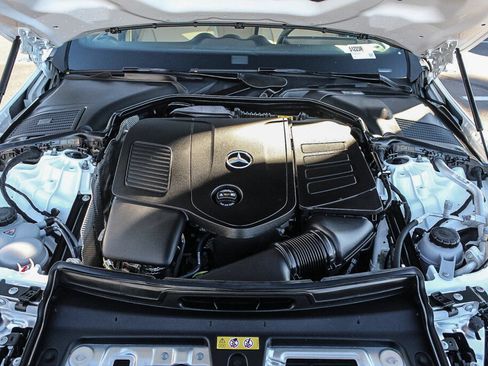 Used 2025 Mercedes-Benz C 300 4MATIC Sedan image 20