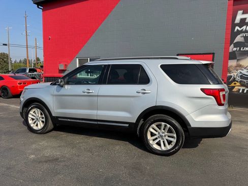 Used 2017 Ford Explorer XLT w/ Equipment Group 202A image 11