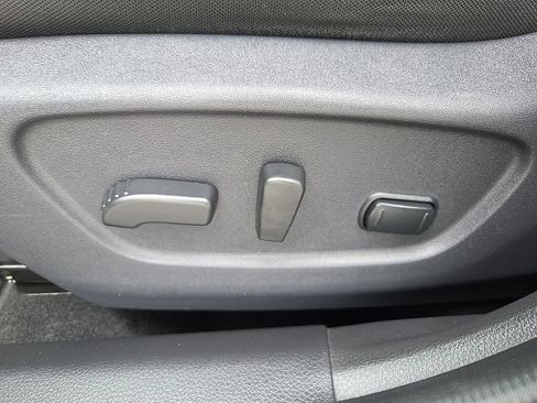 Used 2019 Nissan Rogue SV FWD image 15