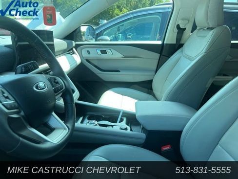 Used 2025 Ford Explorer Active w/ Active Comfort Package AWD/4WD image 3