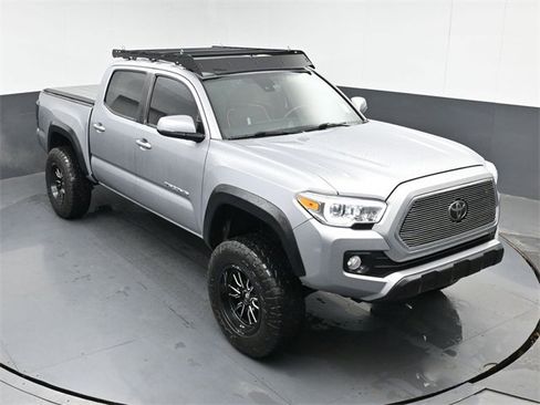 Used 2021 Toyota Tacoma TRD Off-Road image 32