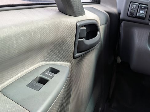 Used 2018 Isuzu NPR RWD image 19