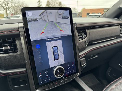 Used 2024 Ford Expedition Limited image 15