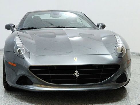 Used 2018 Ferrari California T image 8