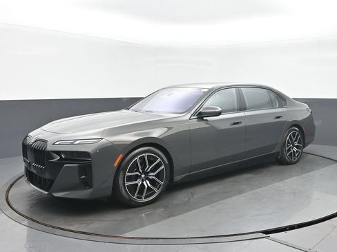 Used 2023 BMW i7 xDrive60 AWD/4WD image 7