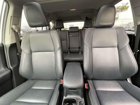 Used 2017 Toyota RAV4 Limited image 32