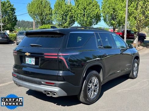 Used 2025 Chevrolet Traverse LT w/ Driver Confidence Package FWD image 8