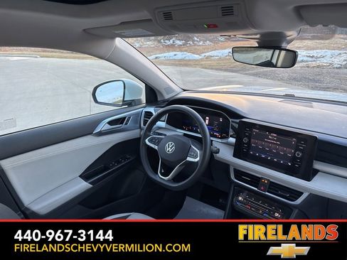 Used 2025 Volkswagen Taos SE image 31