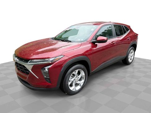Certified 2024 Chevrolet Trax LS w/ LS Convenience Package FWD image 2