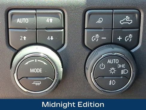 Used 2026 Chevrolet Silverado 1500 LT Trail Boss w/ LT Trail Boss Premium Package AWD/4WD image 9