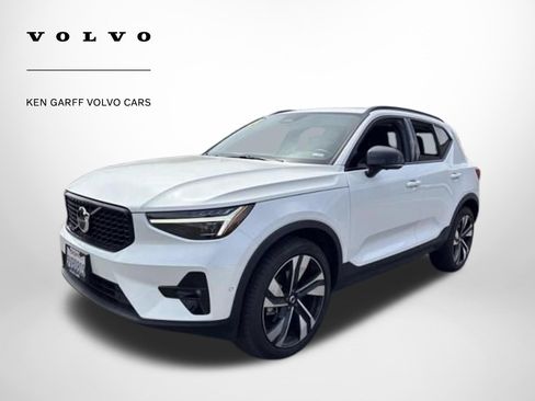 Used 2025 Volvo XC40 B5 Ultra AWD/4WD image 1