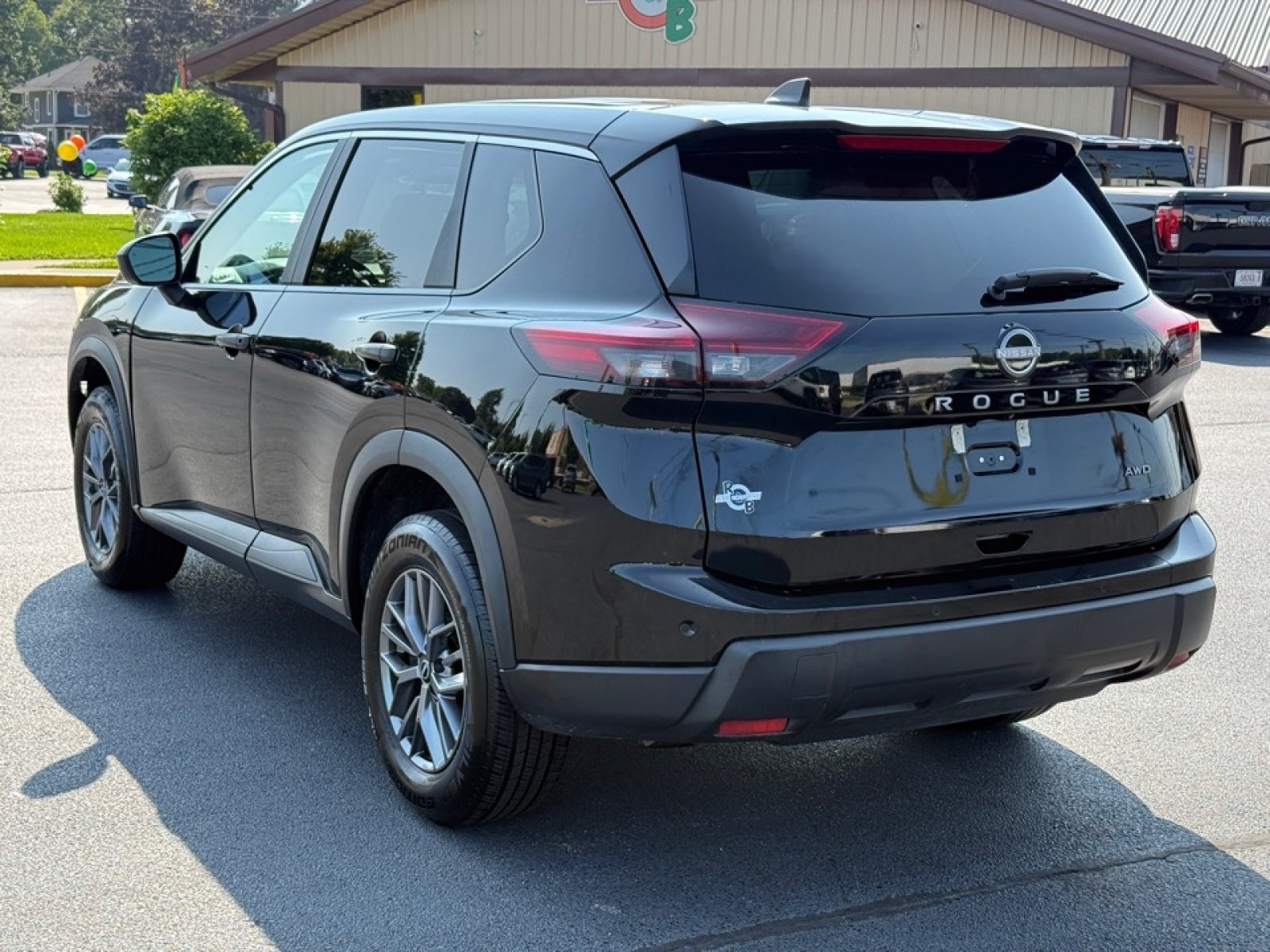 Used 2024 Nissan Rogue S AWD/4WD image 6