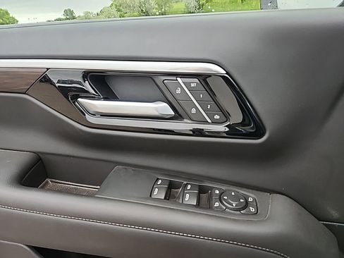 Certified 2025 Chevrolet Suburban Z71 w/ Z71 Off-Road Package AWD/4WD image 44