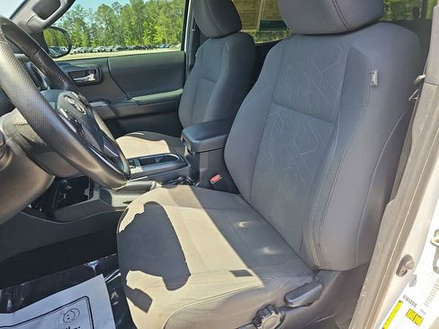 Used 2019 Toyota Tacoma TRD Off-Road image 18