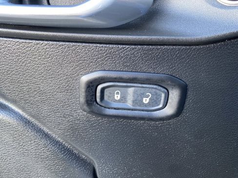 Used 2021 Jeep Gladiator Willys image 23