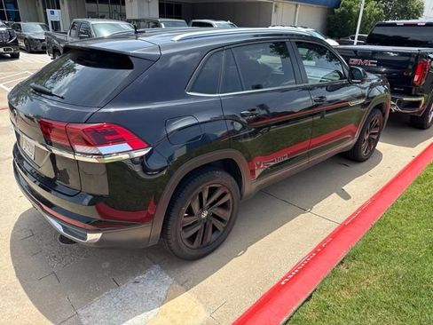 Used 2023 Volkswagen Atlas Cross Sport SE FWD image 4