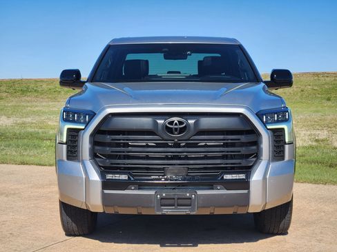 Used 2025 Toyota Tundra Limited AWD/4WD image 6