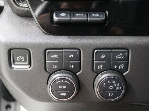 Used 2022 Chevrolet Silverado 1500 ZR2 w/ Technology Package image 28