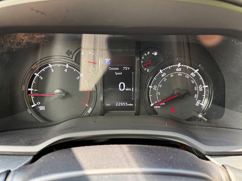 Used 2020 Toyota 4Runner SR5 AWD/4WD image 19