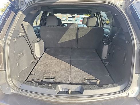 Used 2017 Ford Explorer XLT image 10