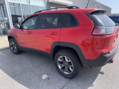 Used 2019 Jeep Cherokee Trailhawk w/ Cold Weather Group AWD/4WD image 5