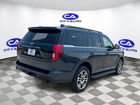 Used 2025 Ford Expedition Active AWD/4WD image 4