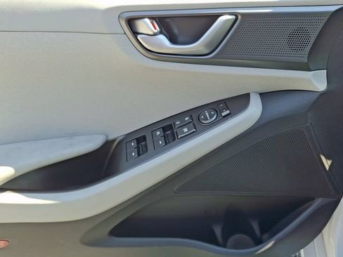 Used 2020 Hyundai Ioniq SE FWD image 11