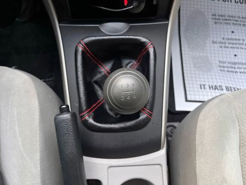 Used 2013 Toyota Corolla L image 17