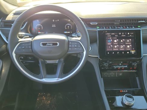 New 2025 Jeep Grand Cherokee Altitude AWD/4WD image 27