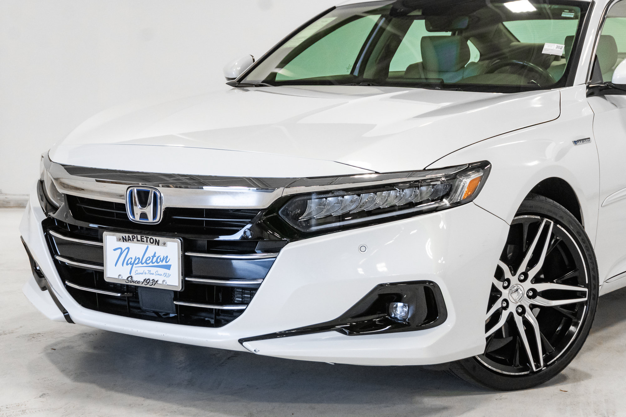 Used 2021 Honda Accord Touring image 2