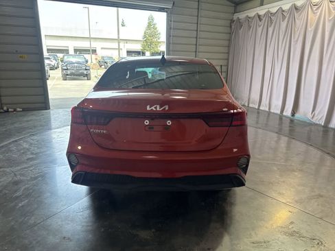 Used 2022 Kia Forte LXS image 7