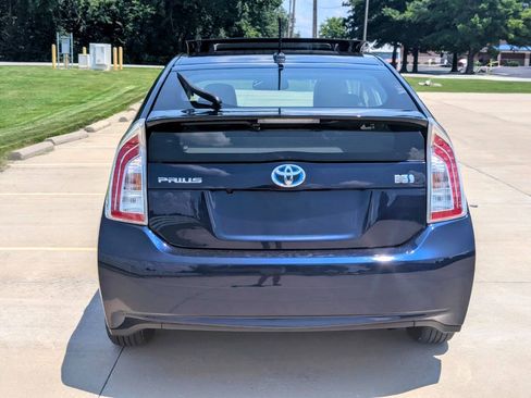 Used 2014 Toyota Prius Four w/ Solar Roof Package FWD image 10