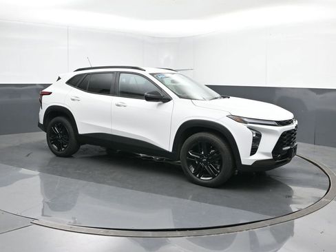 Used 2025 Chevrolet Trax ACTIV w/ Driver Confidence Package image 7