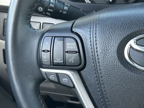 Used 2016 Toyota Highlander Limited w/ Driver Technology Package AWD/4WD image 25