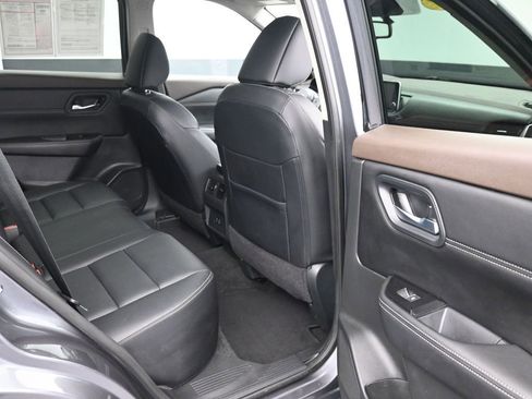 Used 2023 Nissan Rogue SL AWD/4WD image 12
