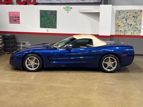 Used 2004 Chevrolet Corvette Convertible w/ Preferred Equipment Group RWD image 5