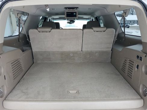 Used 2016 Chevrolet Suburban LT image 7